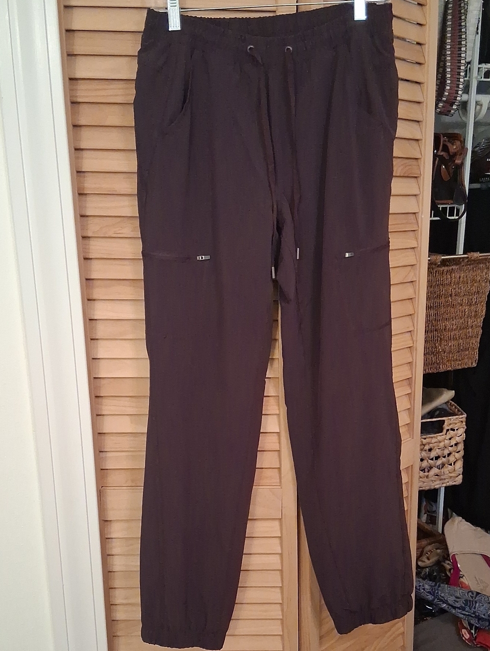 Eddie Bauer Plum Drawstring Flannel Lined Joggers with Zippered Thigh Pockets